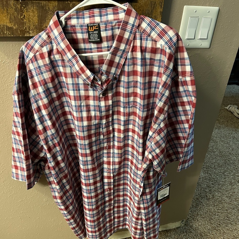 Men’s dress shirt with tags